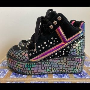 YRU size 6 iridescent snakeskin platforms